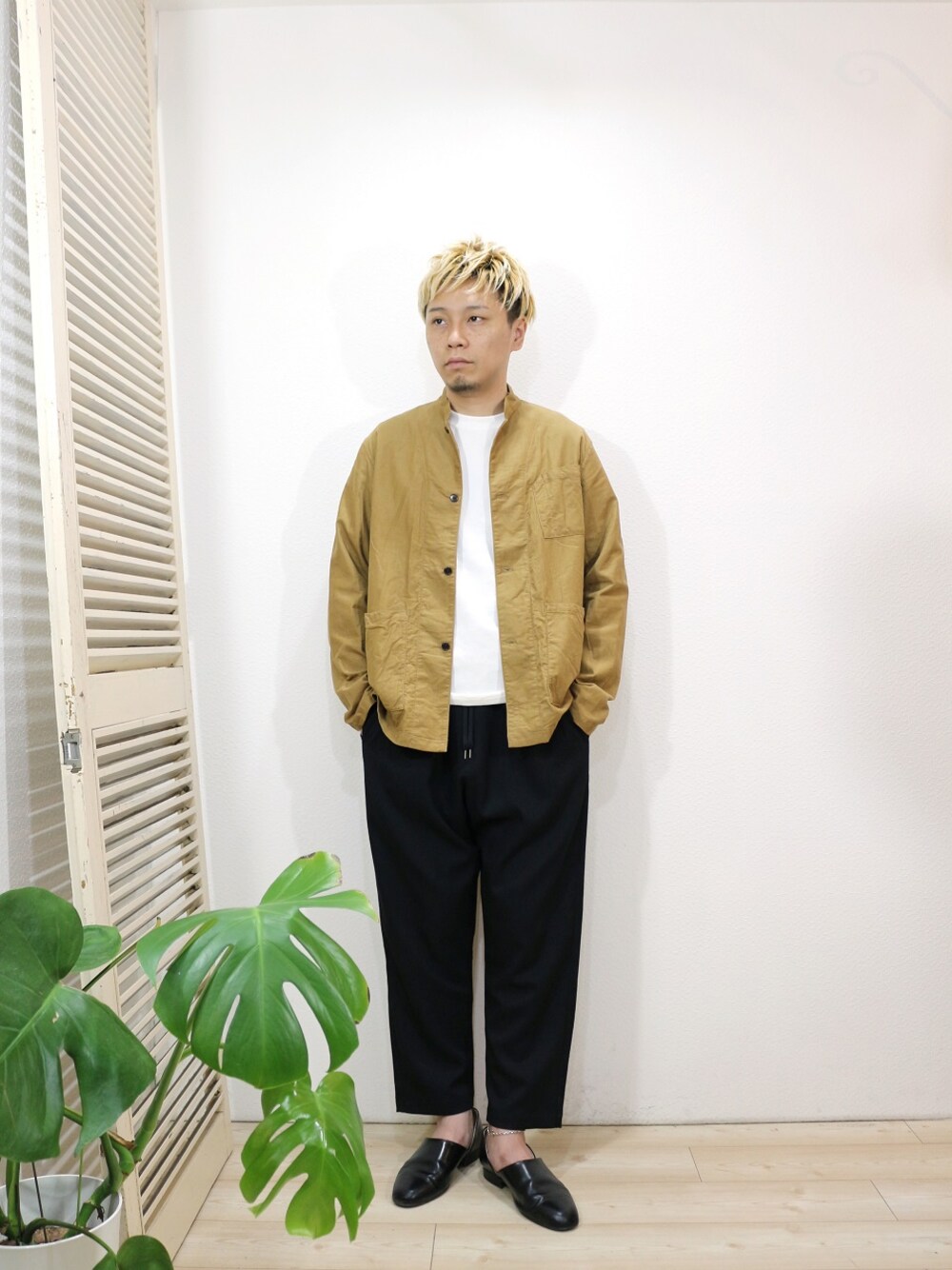 「テーパードパンツ、コーデュロイ、ロンT、イージーパンツ、スタンドカラー、リラックスパンツ、ootd、ワークジャケット、コーデュロイジャケット、スポックシューズ」｜「MANUAL ALPHABETのMANUAL ALPHABET-CORDUROY WORK SHT JKT（カバーオール、ベージュ系）」を使った、ReTrickさん（メンズ・170cm）の秋コーディネートの1枚目の写真