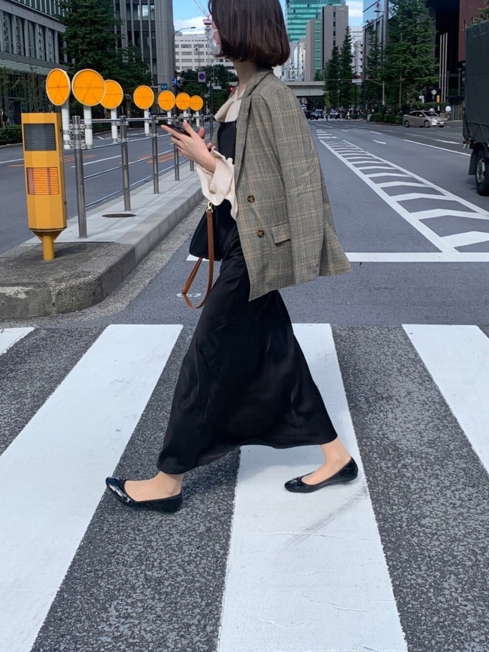 「秋服、チェック柄に恋してる、チェック、プチプラ、オトナカジュアル、サテン、ジャケット、高身長女子、韓国ファッション」｜「ZARAのアイテム（ワンピース/ドレス、ブラック系）」を使った、ひらさん（レディース・170cm）の秋コーディネートの1枚目の写真