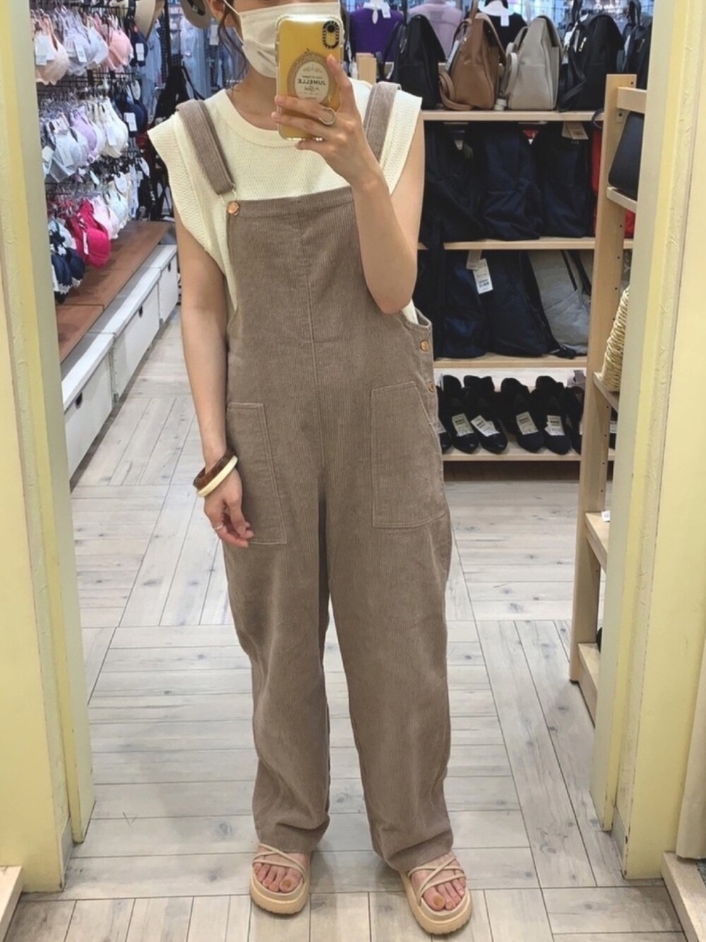「Right-onのアイテム（Tシャツ/カットソー、ホワイト系）」を使った、✩さん（レディース・156cm）の夏コーディネートの1枚目の写真