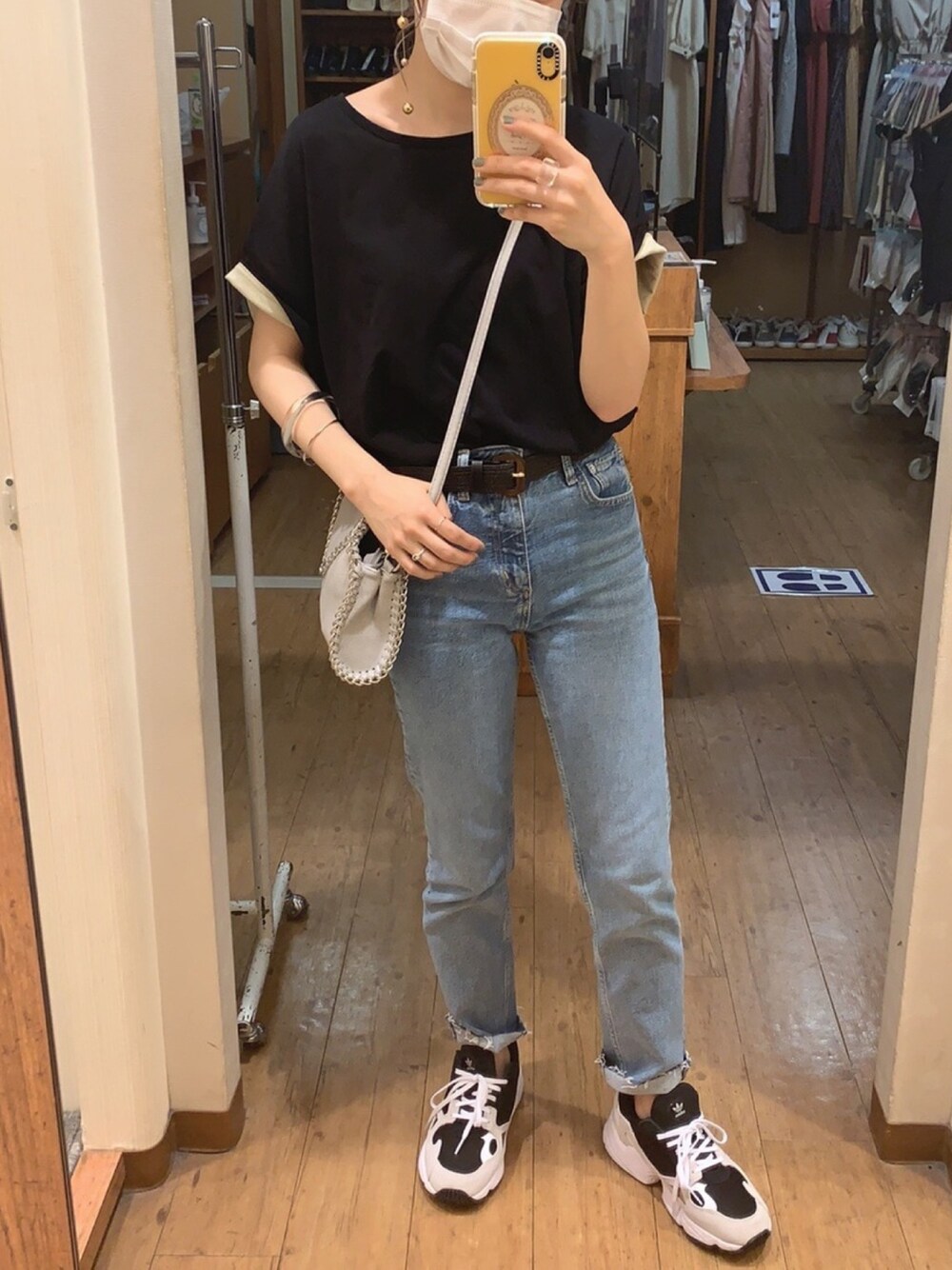 「ZARAのアイテム（Tシャツ/カットソー、ブラック系）」を使った、✩さん（レディース・156cm）の夏コーディネートの1枚目の写真