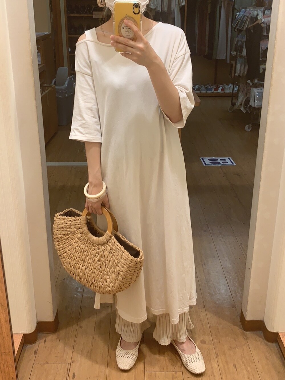「GUのアイテム（ワンピース、ホワイト系）」を使った、✩さん（レディース・156cm）の夏コーディネートの1枚目の写真