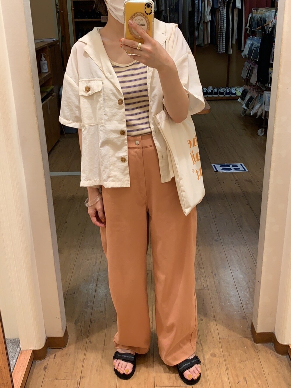 「Honeysのアイテム（シャツ/ブラウス、ホワイト系）」を使った、✩さん（レディース・156cm）の夏コーディネートの1枚目の写真