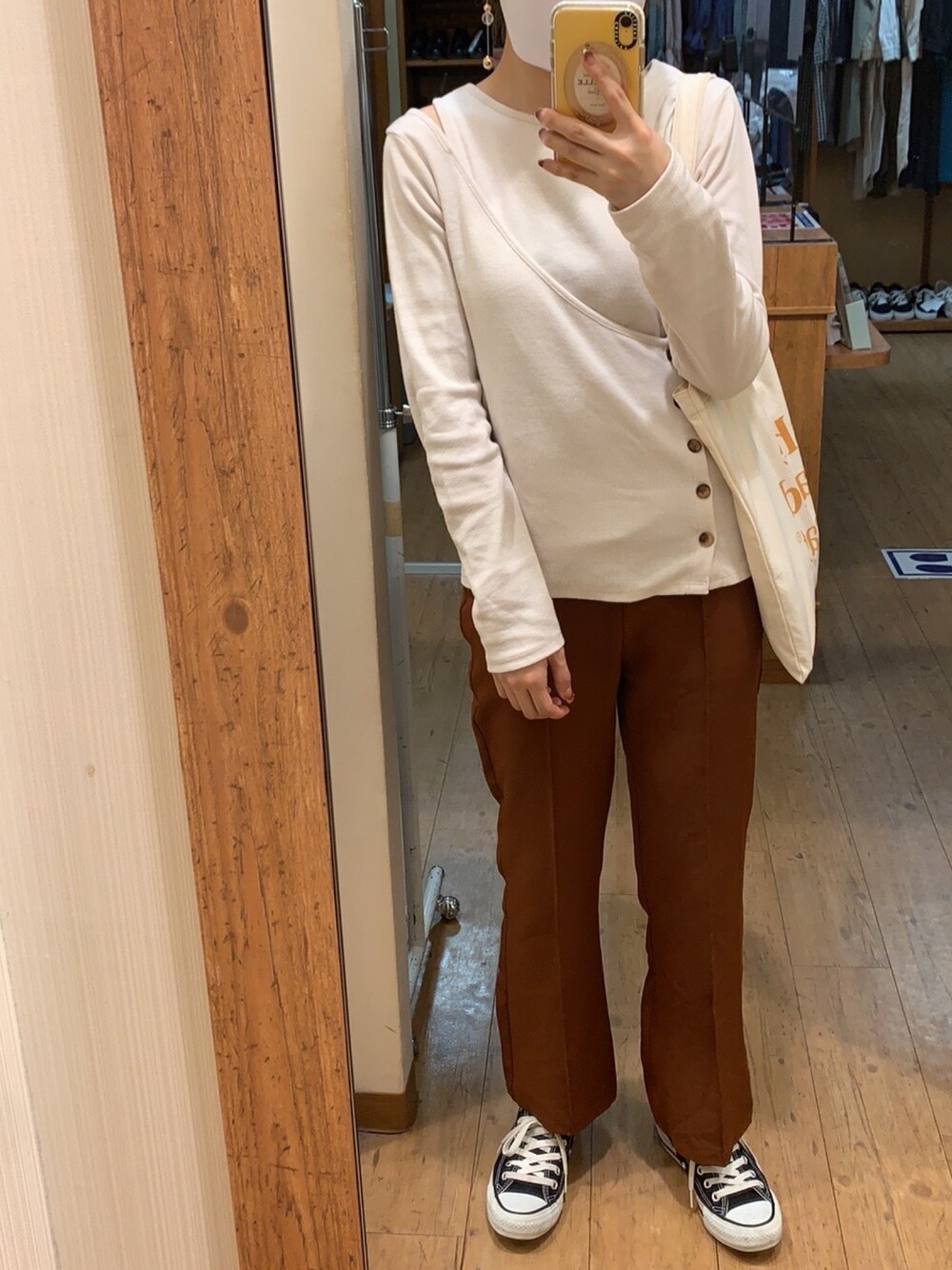 「しまむらのアイテム（スラックス、ブラウン系）」を使った、✩さん（レディース・156cm）の秋コーディネートの1枚目の写真