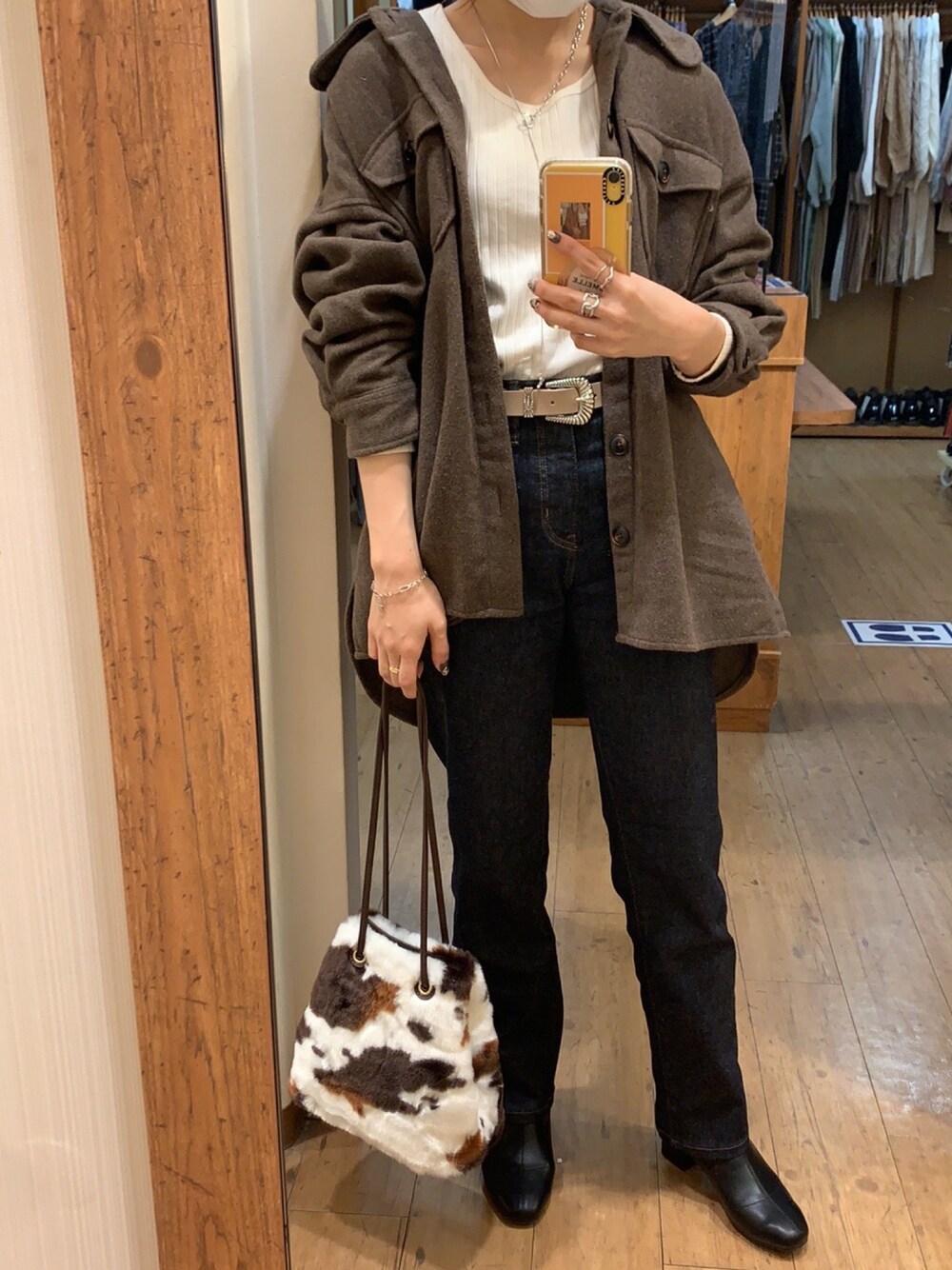 「UNIQLOのアイテム（Tシャツ/カットソー、ホワイト系）」を使った、✩さん（レディース・156cm）の秋コーディネートの1枚目の写真