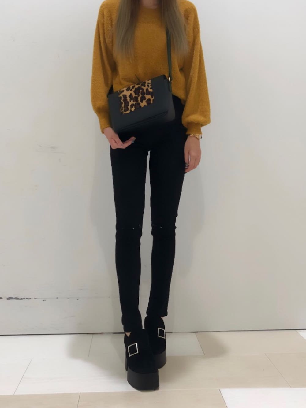 「おとなコーデ、シンプルコーデ、ニット、スキニー」｜「WEGOのWEGO/レースアップスキニーパンツ（デニムパンツ、ブラック系）」を使った、ぺこさん（レディース・153cm）の冬コーディネートの1枚目の写真