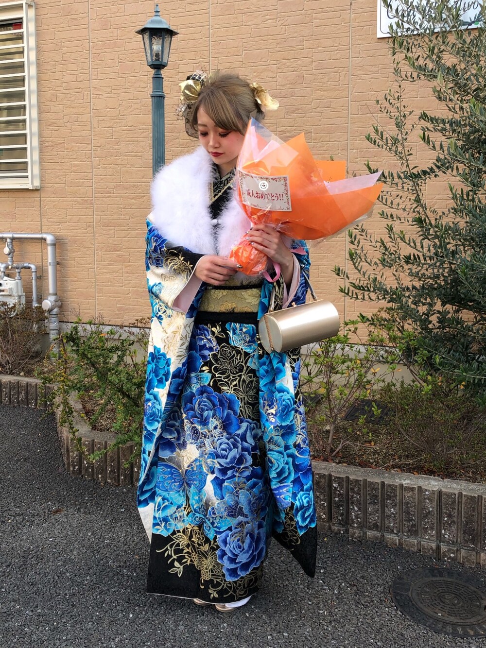 「成人式」｜「takazenのアイテム（バッグ、ゴールド系）」を使った、ぺこさん（レディース・153cm）の冬コーディネートの1枚目の写真