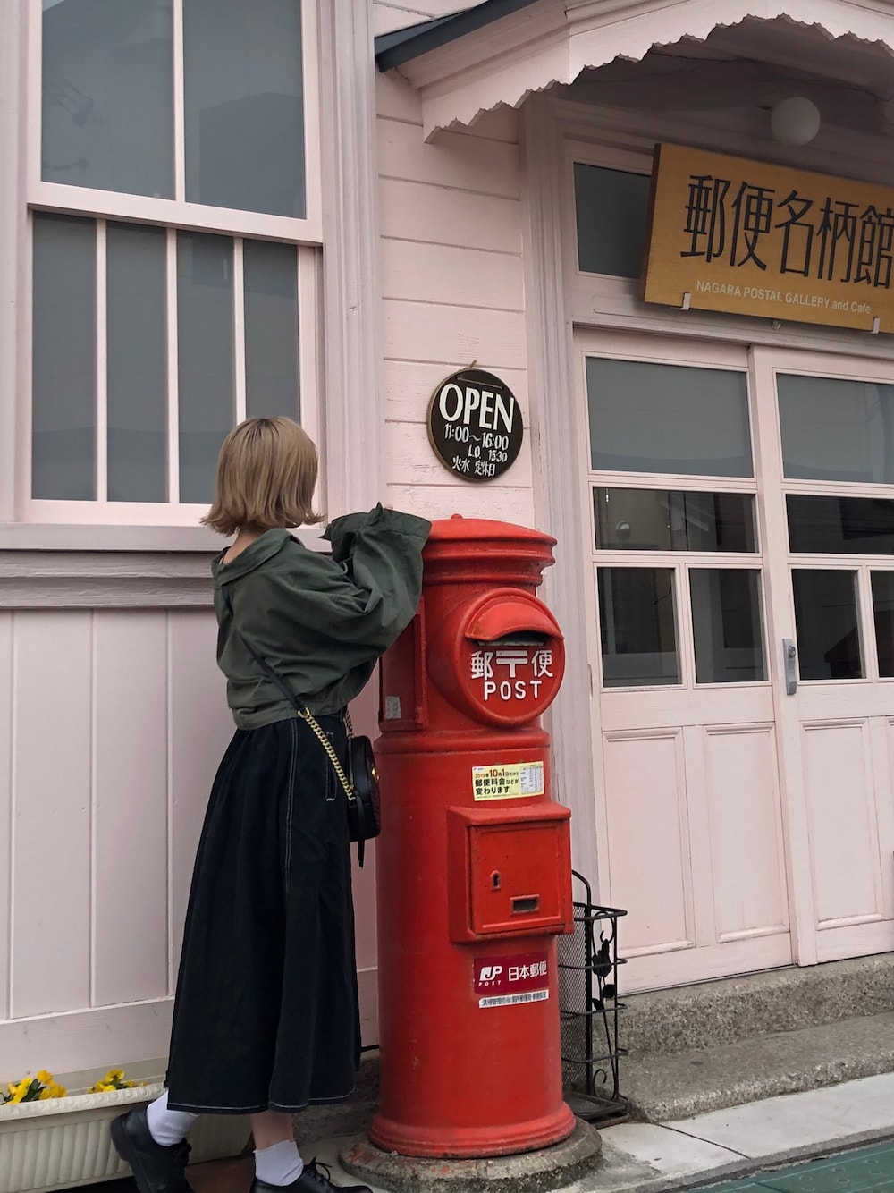 「休日スタイル、プチプラ、カーキ、ブラック、3ホールシューズ、シンプルコーデ」｜「GORGEのアイテム（ジャケット/アウター、グリーン系）」を使った、ぺこさん（レディース・153cm）の春コーディネートの1枚目の写真