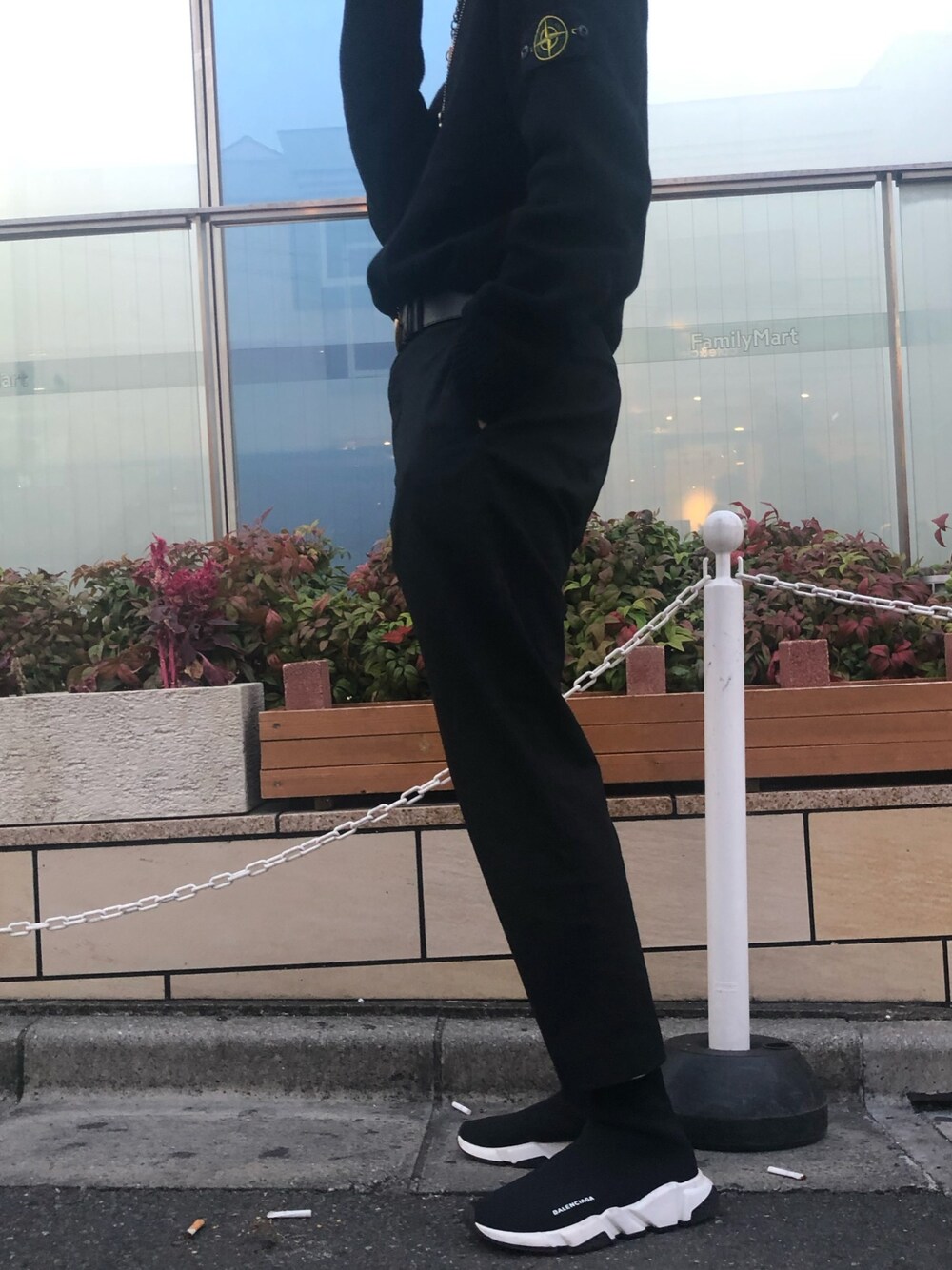 「韓国ファッション、モノトーンコーデ、ユニクロ、お洒落さんとつながりたい、原宿」｜「UNIQLOのアイテム（スラックス、ブラック系）」を使った、yuさん（メンズ・174cm）の秋コーディネートの1枚目の写真