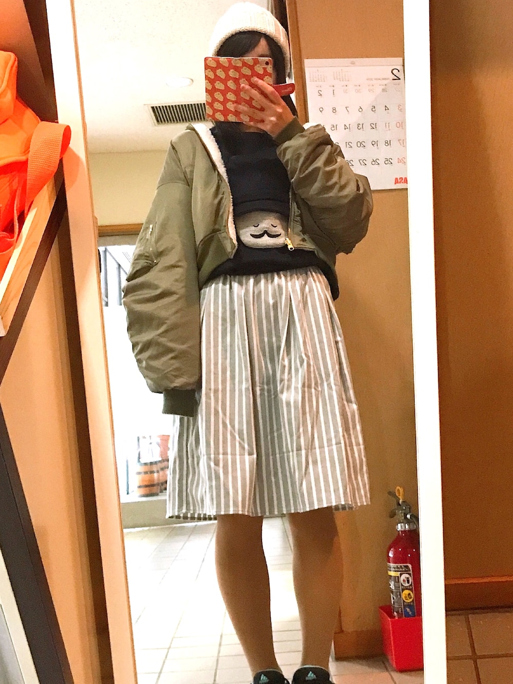 「ゆるコーデ、カジュアル、ランチコーデ」｜「POU DOU DOUのアイテム（スカート、グレー系）」を使った、うなさん（レディース・162cm）の冬コーディネートの1枚目の写真