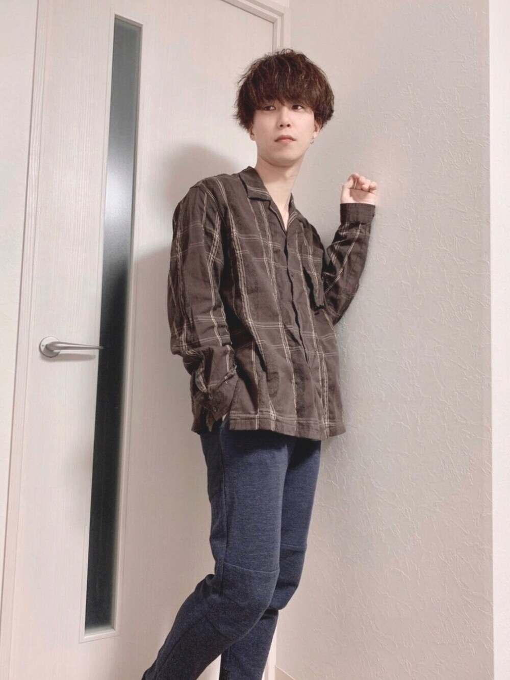 「おうちファッション、部屋撮り、おしゃれさんと繋がりたい、いいね、save、フォローお願いします🤑、春コーデ、yoke、sunsea、シャツスタイル、チェック、相互フォロー」｜「YOKEのアイテム（シャツ/ブラウス、ブラウン系）」を使った、たくみさん（メンズ・168cm）の春コーディネートの1枚目の写真