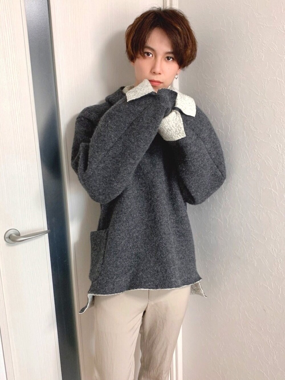 「おうちファッション、春コーデ、お洒落さんとつながりたい、オーバーサイズ、低身長、ラフ、いいね、save、フォローお願いします🤑、相互フォロー、大人カジュアル」｜「SUNSEAのアイテム（ニット/セーター、グレー系）」を使った、たくみさん（メンズ・168cm）の春コーディネートの1枚目の写真