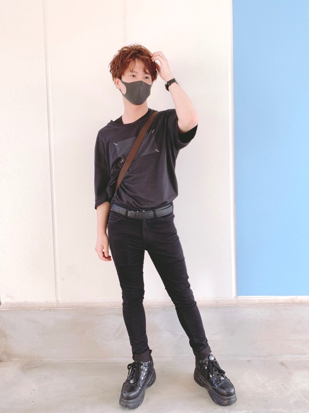 「シンプルコーデ、夏コーデ、おしゃれさんと繋がりたい、ブラック、低身長、Tシャツ、メゾンマルジェラ、韓国ファッション」｜「Maison MargielaのMaison Margiela Tシャツ（Tシャツ/カットソー、ブラック系）」を使った、たくみさん（メンズ・168cm）の夏コーディネートの1枚目の写真