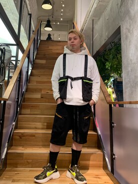 「KMRii（ケムリ）のアイテム（パンツ）」を使った、Koutaro Makitaさん（メンズ・170cm）の春コーディネート