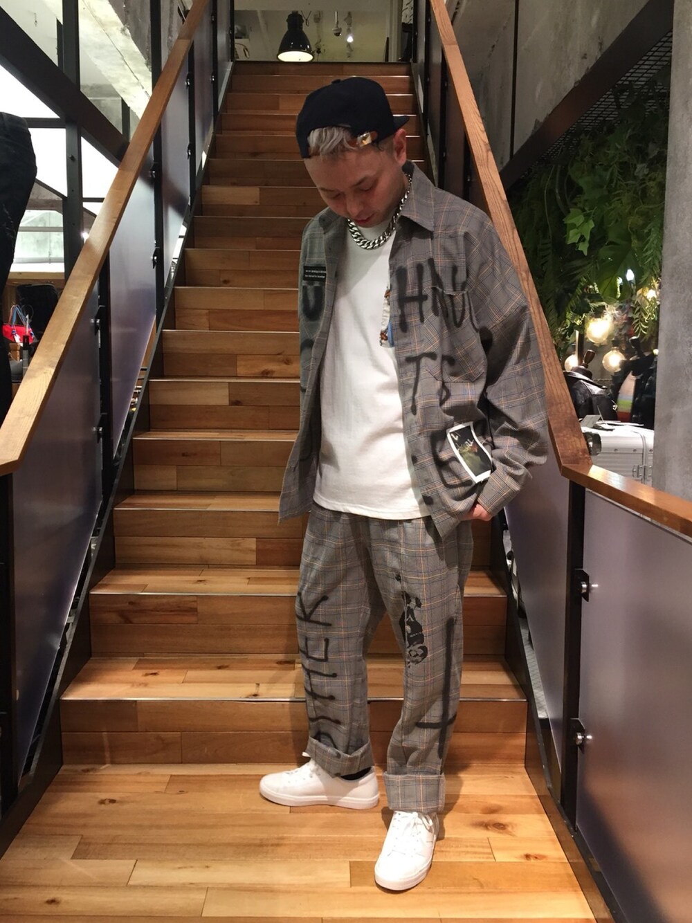 「ROYAL FLASH、ROYAL FLASH ueno、セットアップ、セットアップスタイル、オトナカジュアル」｜「CONVERSEのCONVERSE/コンバース/AllSTAR COUPE TRIOSTAR OX/クップ トリオスター 31301731215（スニーカー、ホワイト系）」を使った、Koutaro Makitaさん（メンズ・168cm）の春コーディネートの1枚目の写真