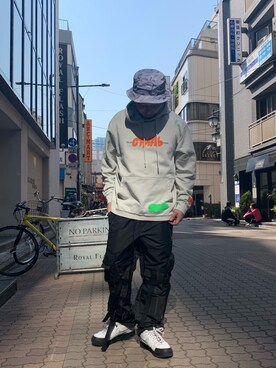 「KMRii（ケムリ）のアイテム（パンツ）」を使った、Koutaro Makitaさん（メンズ・168cm）の春コーディネート