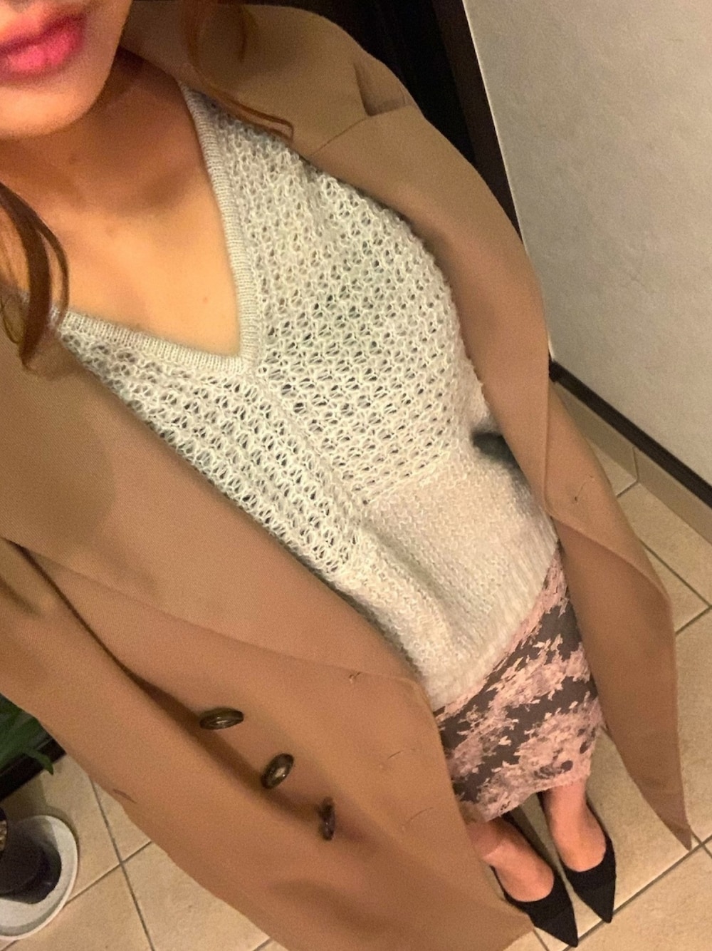 「rienda、ootd、outfit、レーススカート、トレンチコート、ニット、冬コーデ、キレイめ」｜「riendaのBack Pleat BELT Trench CT（トレンチコート、ベージュ系）」を使った、☻さん（レディース・164cm）の秋コーディネートの1枚目の写真
