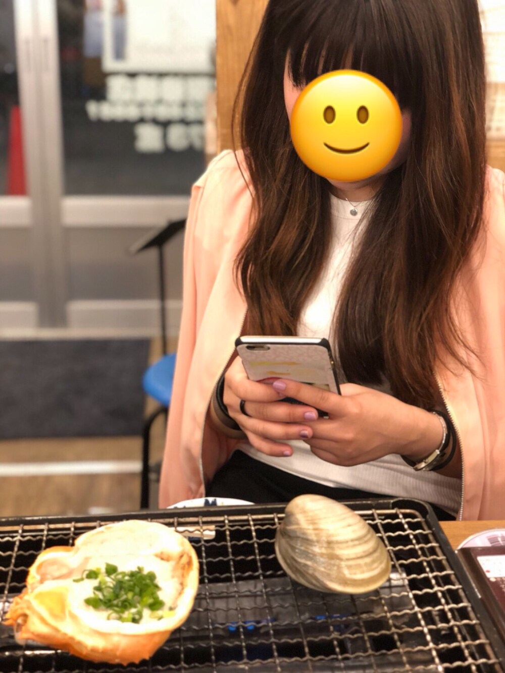「UNIQLOのアイテム（Tシャツ/カットソー、ホワイト系）」を使った、ぴの子さん（レディース・158cm）の秋コーディネートの1枚目の写真