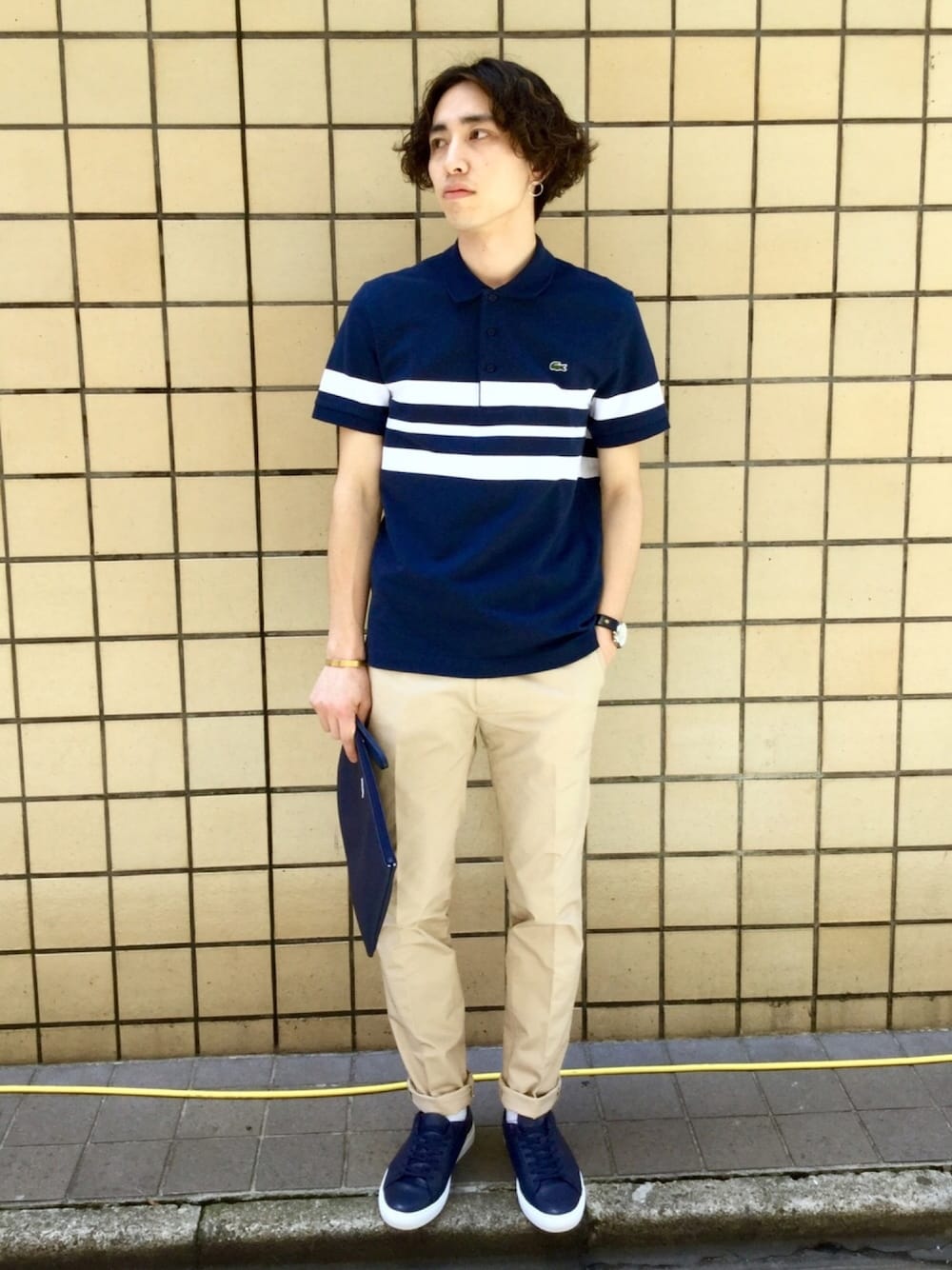 LACOSTEのスラックスを使った「ネイビー」の人気ファッション