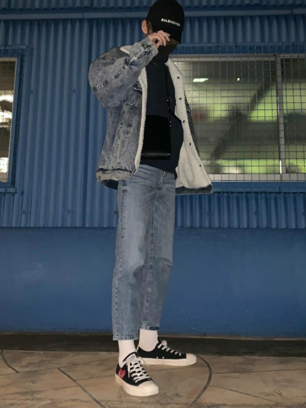 「年末WEAR感謝祭、デニム、オーバーサイズ、デニムオンデニム、韓国ファッション、韓国、韓国好きな人と繋がりたい、BALENCIAGA、COMME des GARCONS、shiyoh」｜「usedのアイテム（デニムジャケット、ブルー系）」を使った、타카히로さん（メンズ・180cm）の冬コーディネートの1枚目の写真