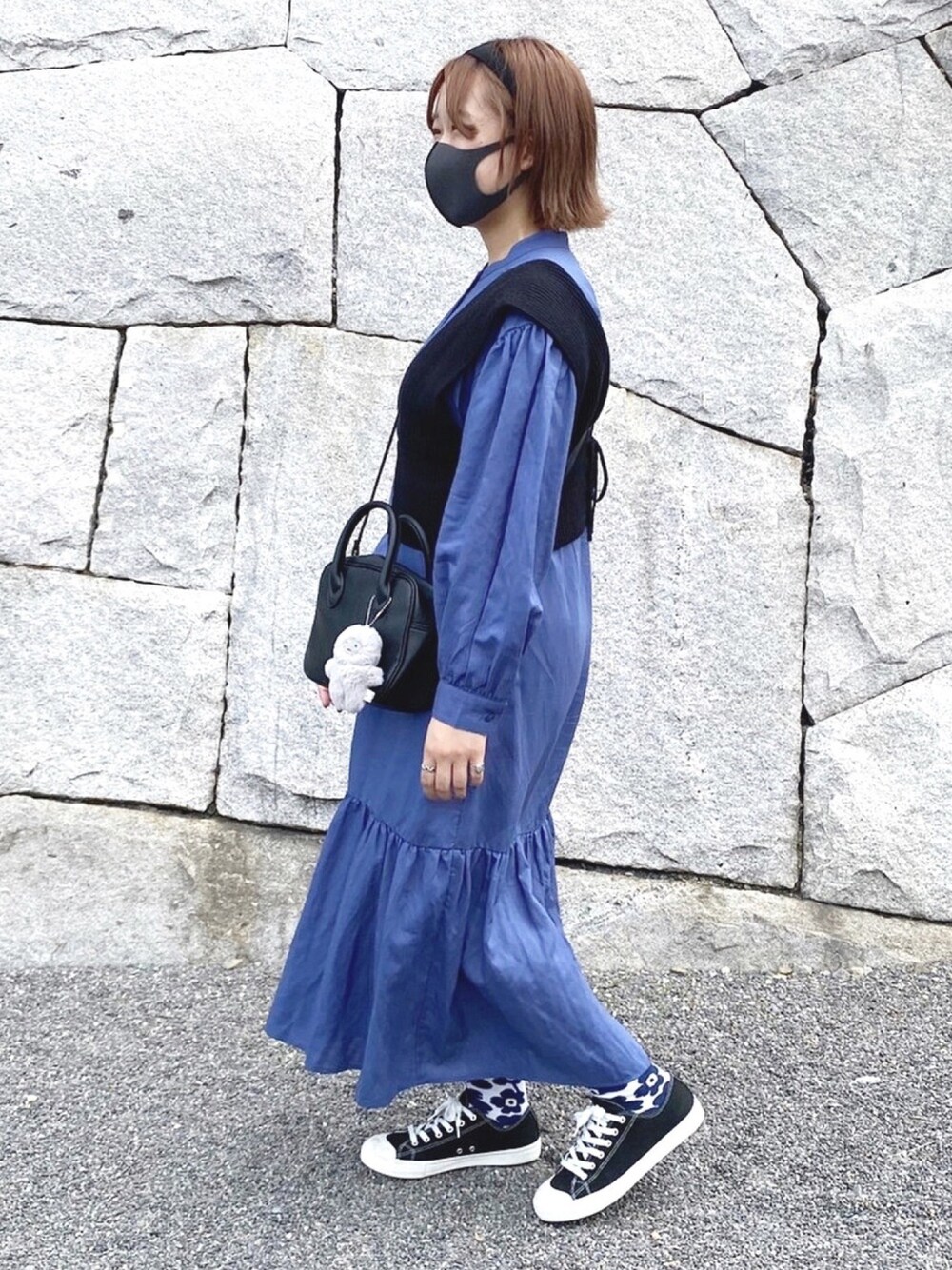 「秋のコーデ、オトナカジュアル、大人ガーリー、GU、ワンピース、ビスチェ、くすみブルー」｜「A part byのRyNyスソキリカエSTDワンピース　915753（シャツワンピース、ブルー系）」を使った、ä m i さん（レディース・162cm）の秋コーディネートの1枚目の写真