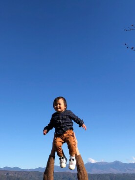 「H&M（エイチ・アンド・エム）のアイテム（シャツ/ブラウス、ブルー系）」を使った、shkさん（キッズ・90cm）の秋コーディネート