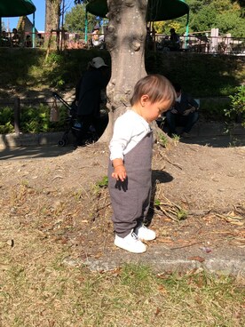 「ZARA KIDSのアイテム（サロペット/オーバーオール、ブラウン系）」を使った、shkさん（キッズ・90cm）の秋コーディネート
