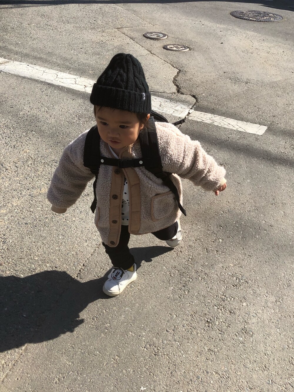 「キッズファッション、プチプラ、男の子コーデ、韓国子供服、1歳、1歳6ヶ月、ベビーコーデ、UNIQLO、zarababy、H&M」｜「BRANSHESのシンプルニットワッチ（ニットキャップ/ビーニー、ブラック系）」を使った、shkさん（キッズ・70cm）の冬コーディネートの1枚目の写真
