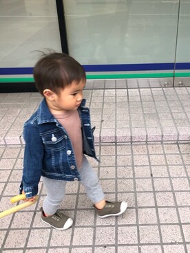 「西松屋」｜「アイテム（デニムジャケット）」を使った、shkさん（キッズ・70cm）の春コーディネート