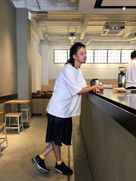 「Onitsuka Tiger × ANDREA POMPILIO（オニツカタイガーアンドレアポンピリオ）のアイテム（シューズ）」を使った、トヲルさん（メンズ・180cm）の夏コーディネート