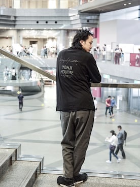 「Yohji Yamamoto（ヨウジヤマモト）のアイテム（トップス）」を使った、トヲルさん（メンズ・180cm）の夏コーディネート