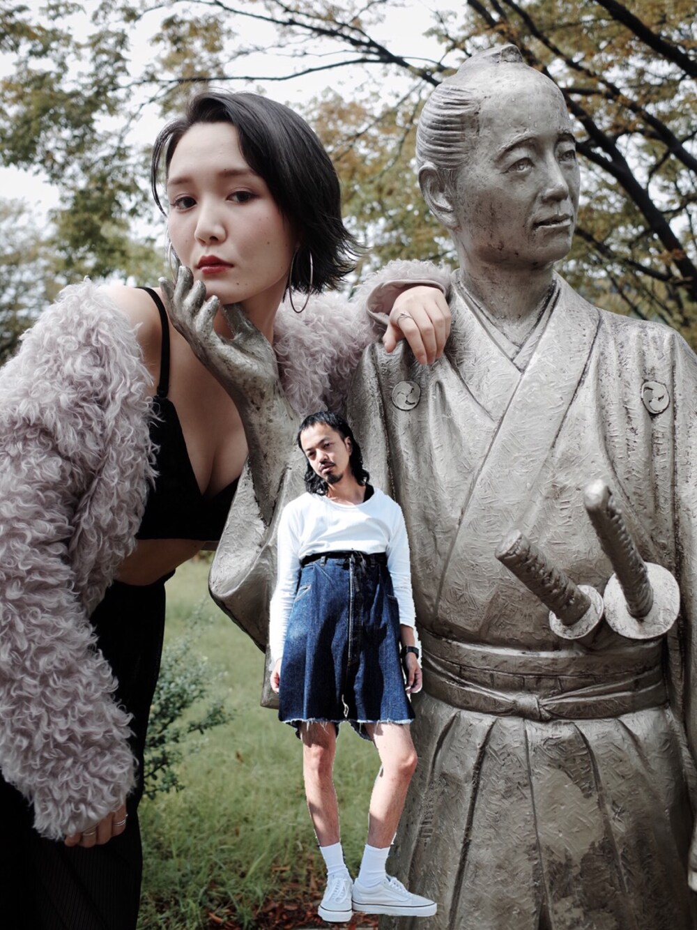 「トヲル雑コラ、雑コラ、コラージュ、水着、ランジェリー、下着、レース、ファーコート、もけもけ、セクシー」｜「diddlediddleのアイテム（Tシャツ/カットソー、ホワイト系）」を使った、トヲルさん（メンズ・180cm）の秋コーディネートの1枚目の写真