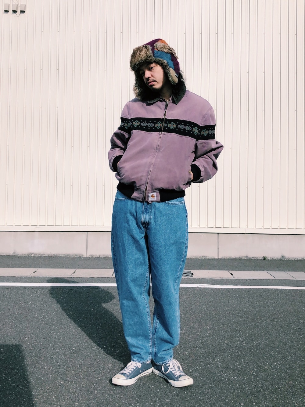 「Levis、Levi's、リーバイス、562、リーバイス562、冬アウター着回しチャレンジ、カーハート、carhartt、ダックジャケット、バキーパンツ」｜「BEAMSのΠEVEREST DESIGNS / パッチワークキャップ（キャップ、その他）」を使った、トヲルさん（メンズ・180cm）の冬コーディネートの1枚目の写真