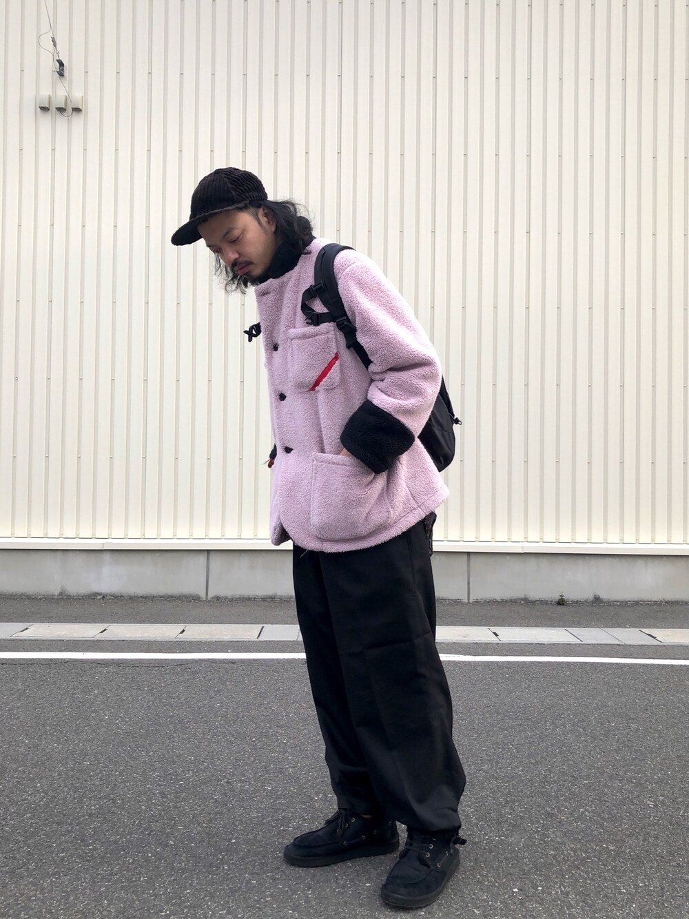 「phingerin、シンプル、オーバーサイズ、はるコーデ、カジュアル、お洒落さんとつながりたい、春、春アウター、大人コーデ、スポーツミックス」｜「URBAN RESEARCHのBlue Books Co.×TEPPEI×URiD　「the C」 BBC TWISTY（キャップ、ブラック系）」を使った、トヲルさん（メンズ・180cm）の冬コーディネートの1枚目の写真