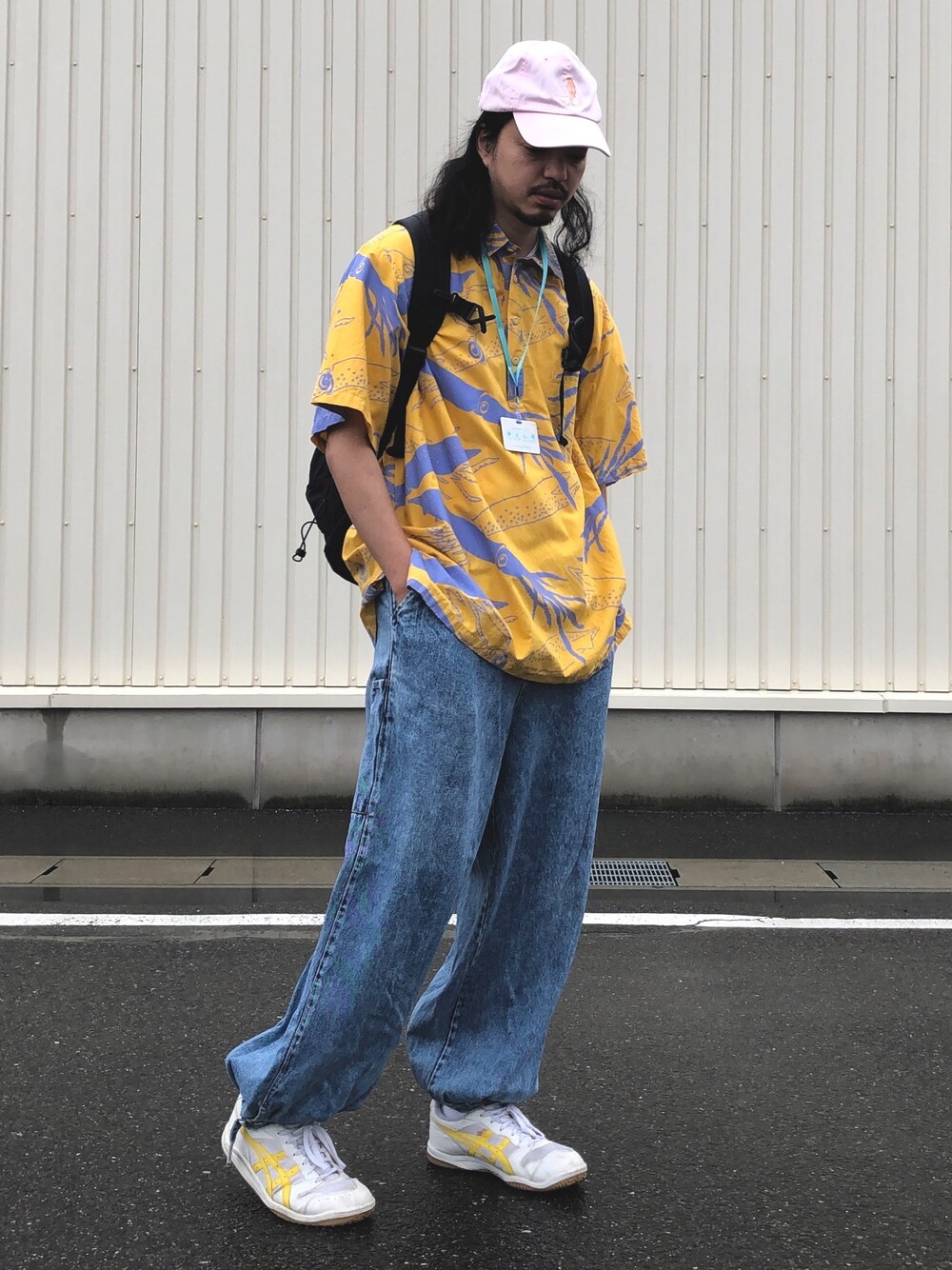 「イカ、ポロシャツ、アロハシャツ、柄シャツ、海、海コーデ、夏コーデ、休日スタイル、オーバーサイズ」｜「WISMのBRUTA VENUS CAP（キャップ、ピンク系）」を使った、トヲルさん（メンズ・180cm）の夏コーディネートの1枚目の写真