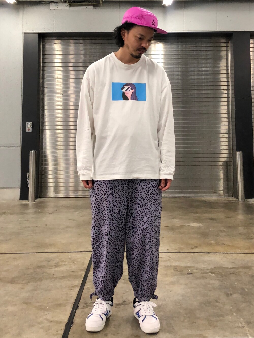 「nike acg、ひょう柄、レオパード、Dunno、ロンT、秋のコーデ、秋のマイ旬スタイル、きれいめカジュアル、ゆるコーデ、ellesse」｜「NIKE ACGのNIKE ACG（ナイキ エーシージー）AW84 CAP（キャップ、パープル系）」を使った、トヲルさん（メンズ・180cm）の秋コーディネートの1枚目の写真