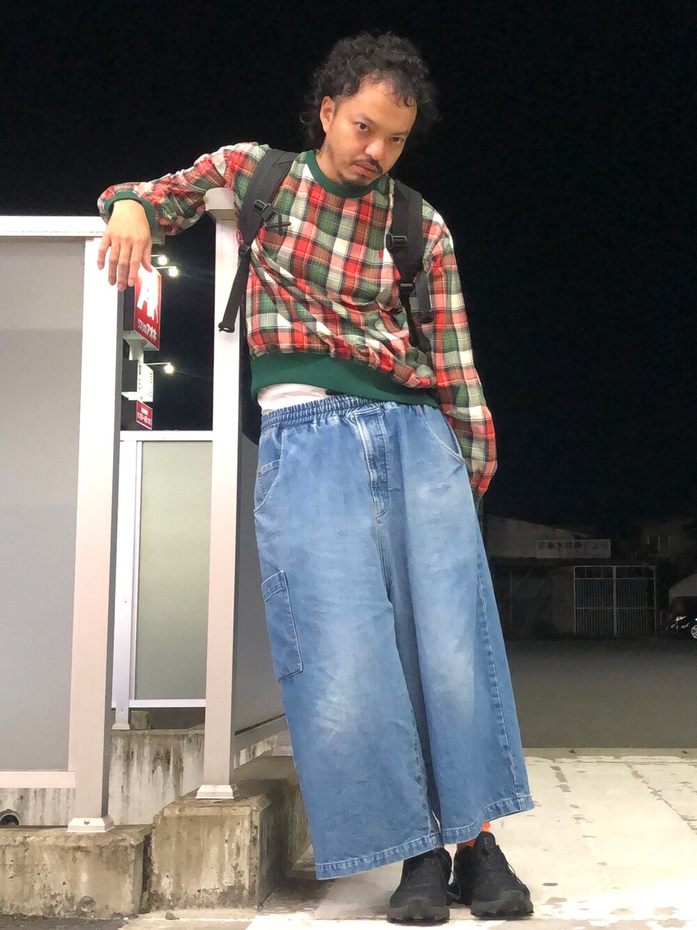 「秋のマイ旬スタイル、お洒落さんとつながりたい、シンプルコーデ、カジュアルコーデ、wism、デニムパンツ、古着MIX、ビッグシルエット、ワイドパンツ」｜「POLO RALPH LAURENのアイテム（Tシャツ/カットソー、その他）」を使った、トヲルさん（メンズ・180cm）の秋コーディネートの1枚目の写真