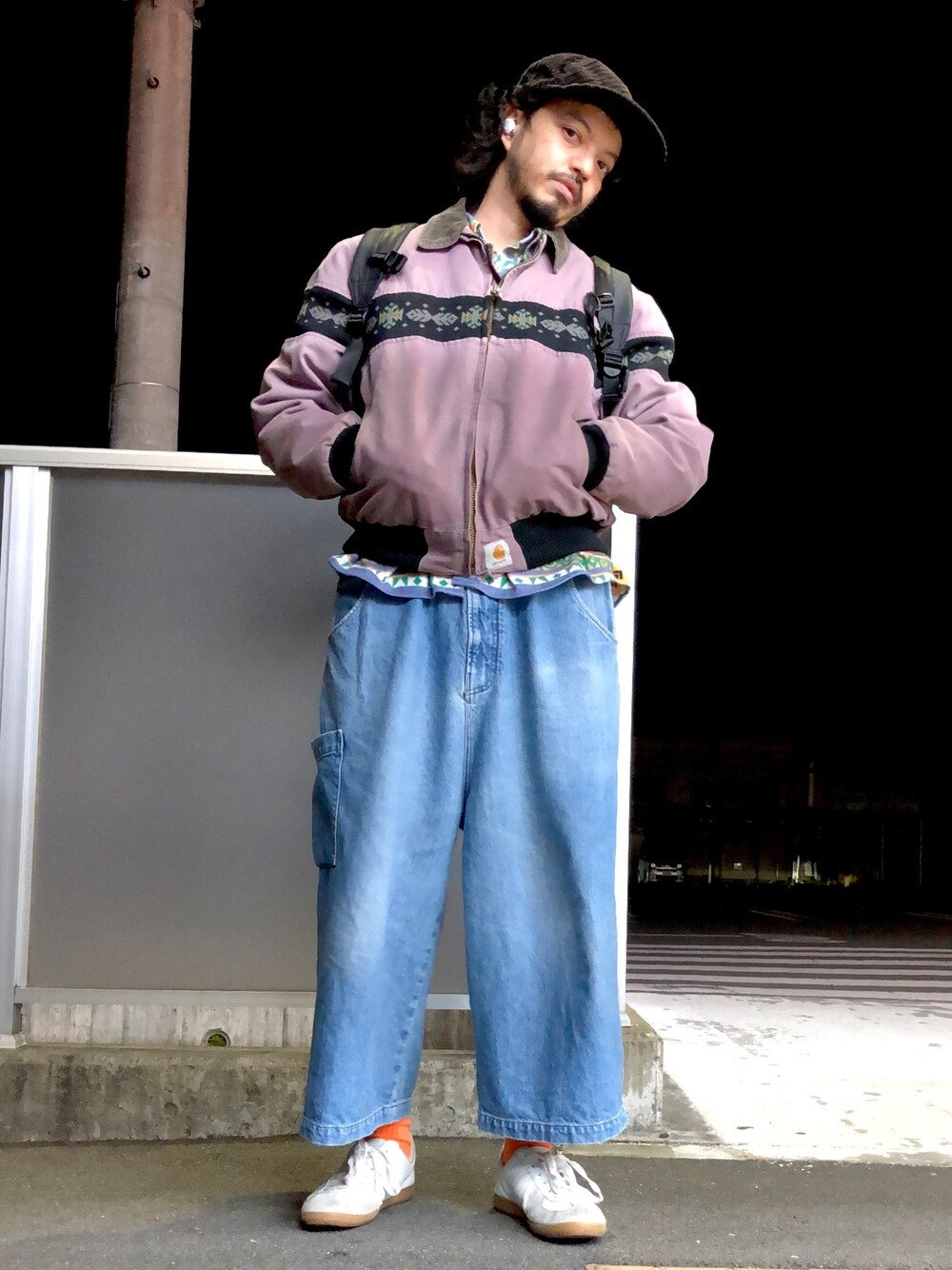 「carhartt、ダックジャケット、ノルディック柄、wism、ワイドデニム、ワイドパンツ、ショート丈、コーデュロイ、オトナカジュアル、ビッグシルエット」｜「URBAN RESEARCHのBlue Books Co.×TEPPEI×URiD　「the C」 BBC TWISTY（キャップ、ブラック系）」を使った、トヲルさん（メンズ・180cm）の冬コーディネートの1枚目の写真