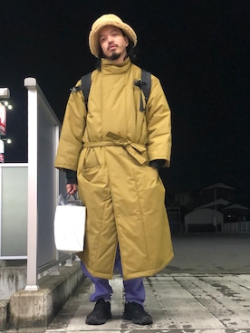 「WhoWhat（フーワット）のアイテム（ステンカラーコート）」を使った、トヲルさん（メンズ・180cm）の冬コーディネート