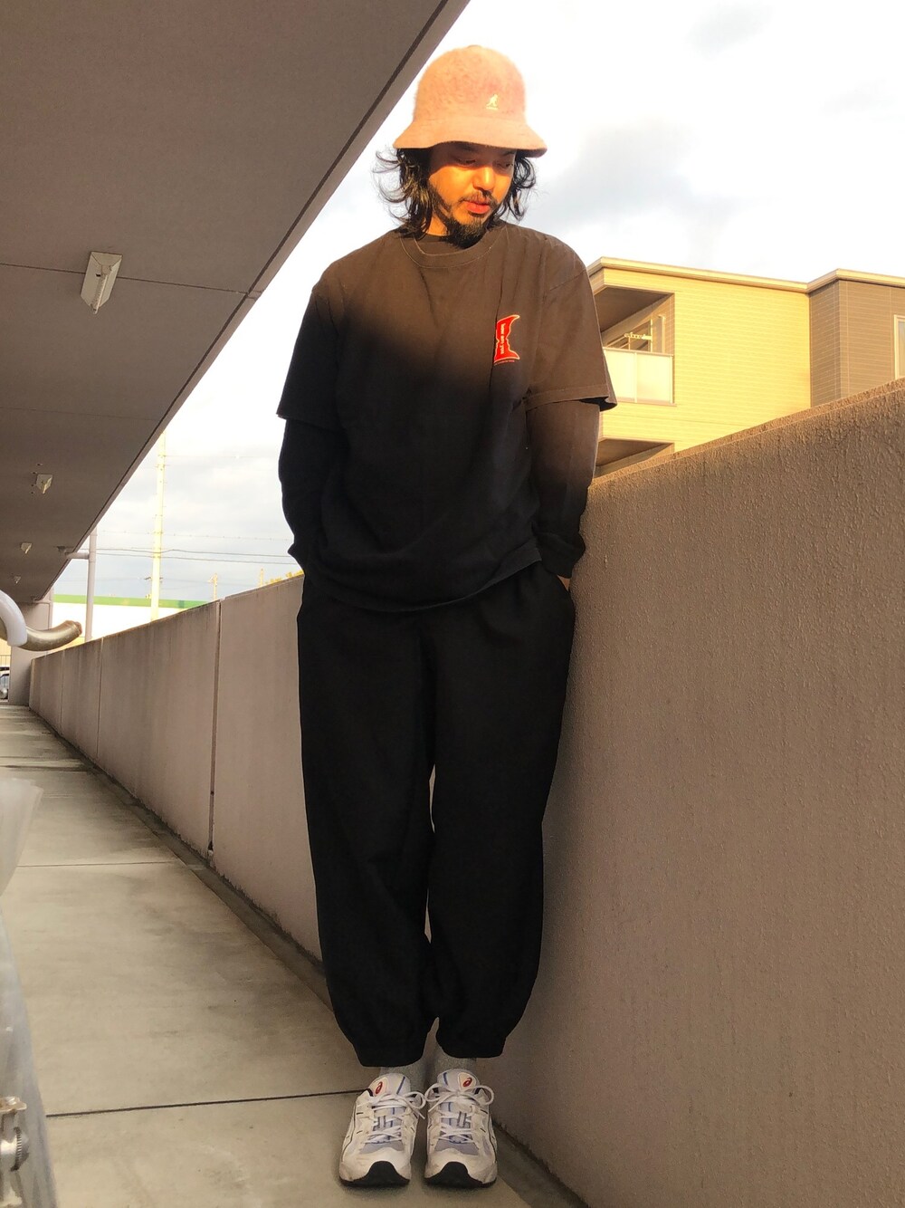 「シンプルコーデ、今日のコーデ、春コーデ、カジュアル、ラフ、ストリート、オトナカジュアル」｜「KANGOLの【KANGOL】Furgora Casual / 【カンゴール】ファーゴラ カジュアル（ハット、パープル系）」を使った、トヲルさん（メンズ・180cm）の冬コーディネートの1枚目の写真