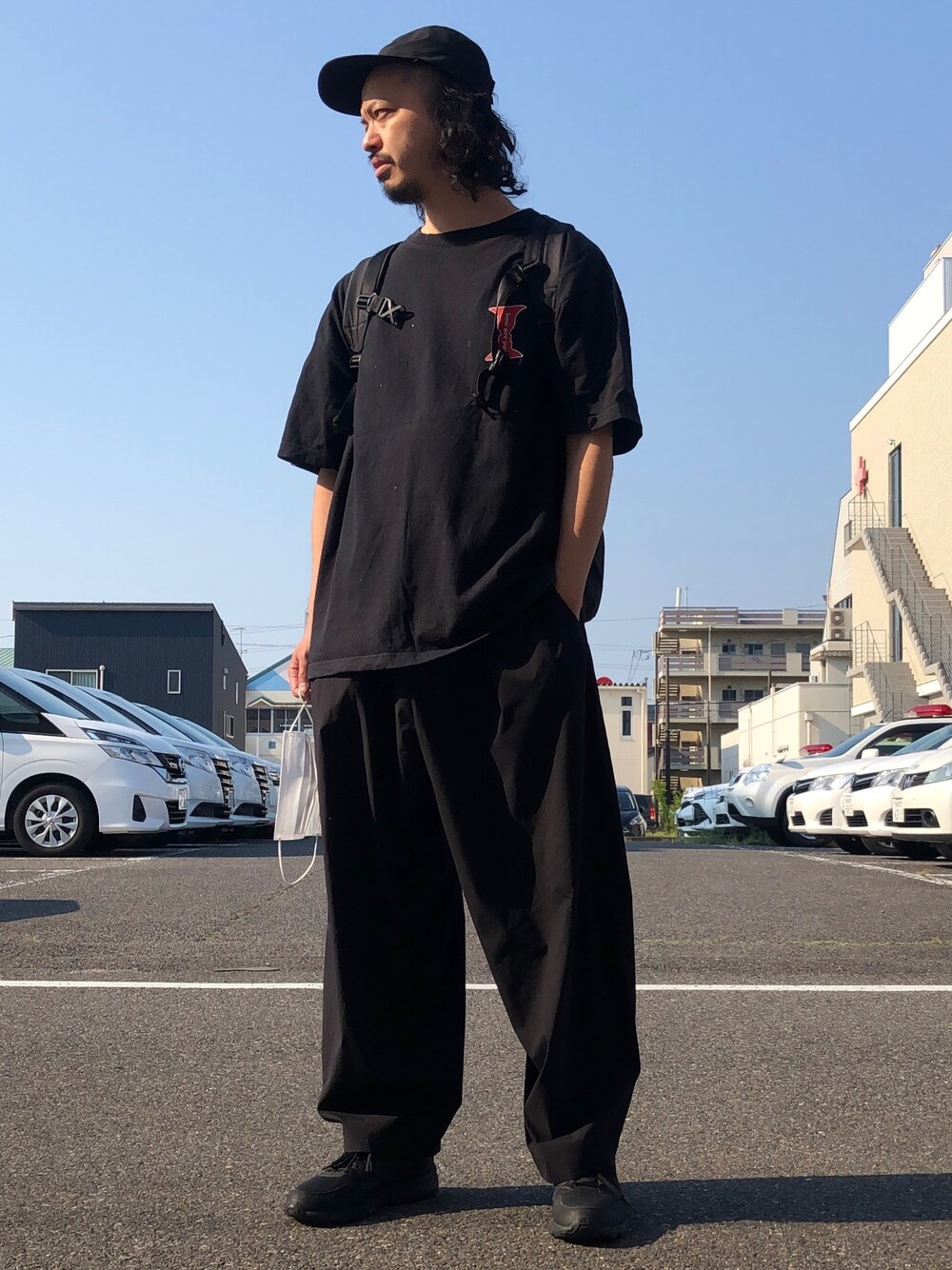 「夏、大人カジュアル、きれいめカジュアル、リラックススタイル、オールブラック、セットアップ、くすみカラー」｜「JOURNAL STANDARDの【DAIWA PIER39/ダイワ ピア39】GORE-TEX INFINIUM Tech Jungle hat＃（キャップ、ブラック系）」を使った、トヲルさん（メンズ・180cm）の夏コーディネートの1枚目の写真