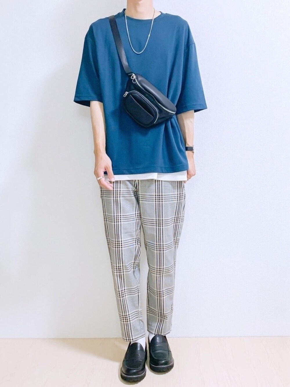 「きれいめカジュアル、UNIQLO U、GU、Tシャツ、スラックス、プチプラ、オーバーサイズ、レイヤードスタイル、夏コーデ、おしゃれさんと繋がりたい」｜「UNIQLOのエアリズムコットンオーバーサイズTシャツ（5分袖）（Tシャツ/カットソー、ブルー系）」を使った、みなづきさん（メンズ・175cm）の夏コーディネートの1枚目の写真