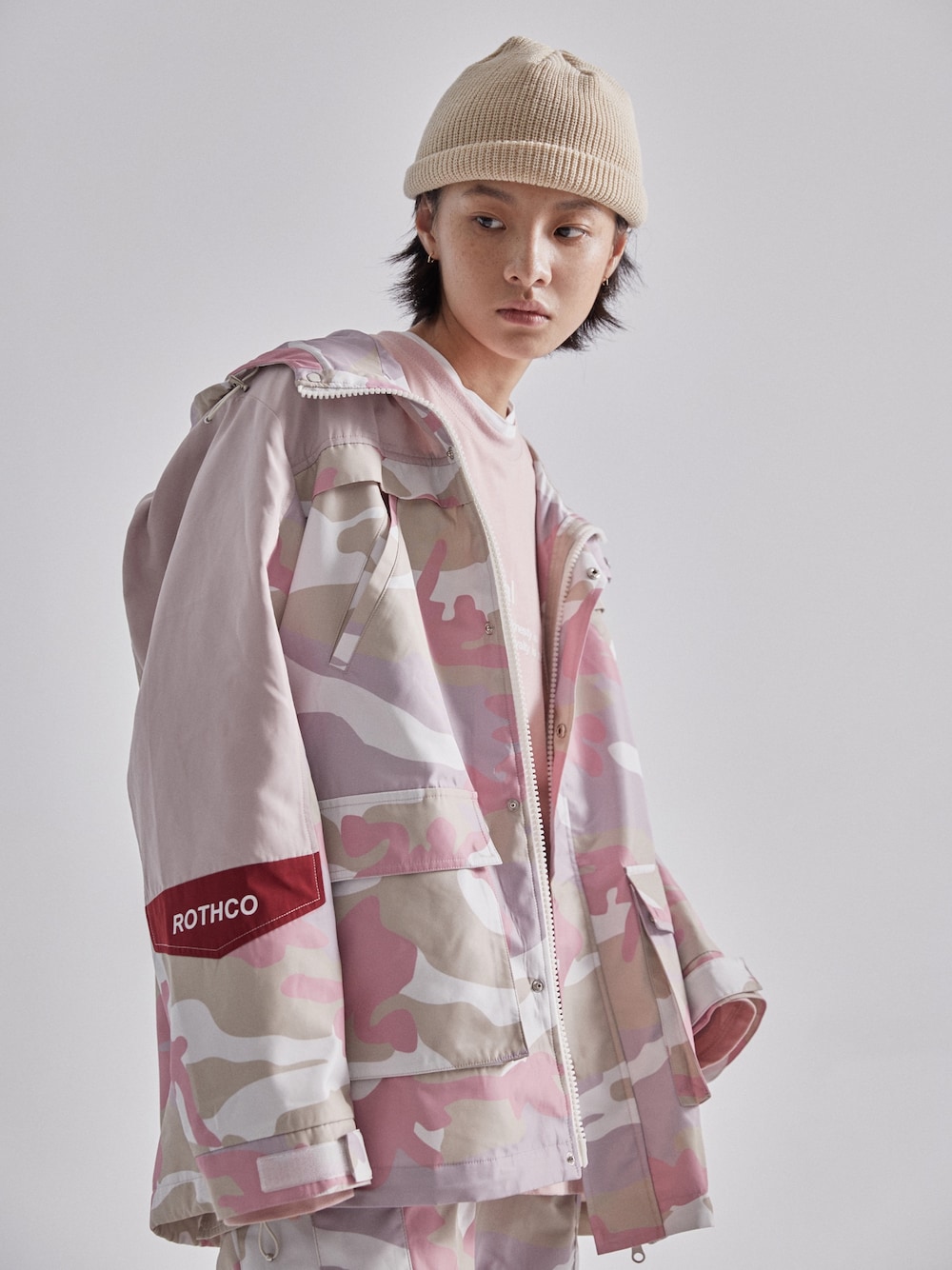 「ROTHCO、大人カジュアル、シンプル、おしゃれさんと繋がりたい、夏コーデ、Taiwan、Japan」｜「ROTHCOのアイテム（トレンチコート、その他）」を使った、邱明さん（レディース・173cm）の夏コーディネートの1枚目の写真
