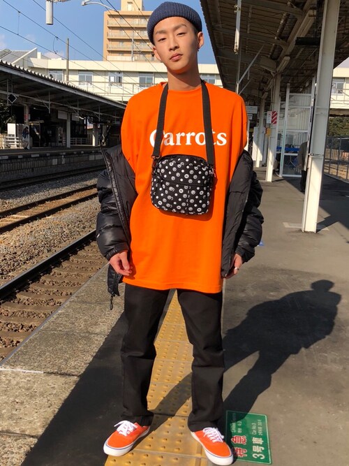 搭配vans球鞋(橘色系)的男性時尚穿搭總 