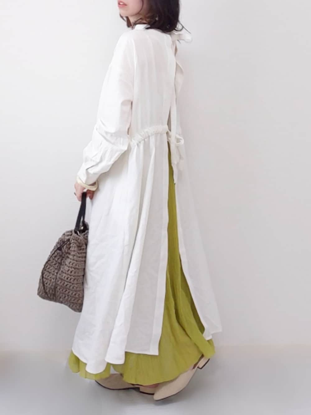 「INTERFACTORY、auntmarie's 、auntie rosa holiday、プチプラ、しまむら、部屋撮り、シャツワンピ、ロングスカート、おうちファッション、休日スタイル」｜「INTER FACTORYのINTER FACTORY　コットンロングシャツ（シャツワンピース、ホワイト系）」を使った、yume さん（レディース・160cm）の春コーディネートの1枚目の写真