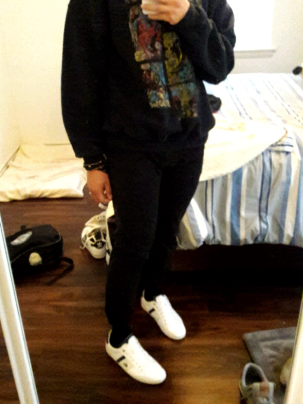 「black、BASIC、black and white、LACOSTE、marvel、streetstyle、90’s、kicks」｜「LACOSTEのアイテム（スニーカー、ホワイト系）」を使った、babyfaceJohnnystylesさん（メンズ・173cm）の秋コーディネートの1枚目の写真
