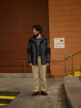 「アイテム（マウンテンパーカー、ブルー系）」を使った、sugaさん（メンズ・177cm）の冬コーディネート