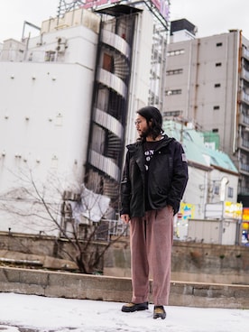 「SCHOTT」｜「アイテム（マウンテンパーカー）」を使った、sugaさん（メンズ・177cm）の冬コーディネート