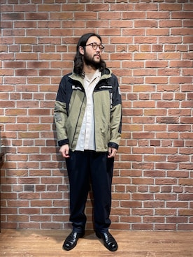 「SCHOTT」｜「アイテム（マウンテンパーカー）」を使った、sugaさん（メンズ・177cm）の春コーディネート