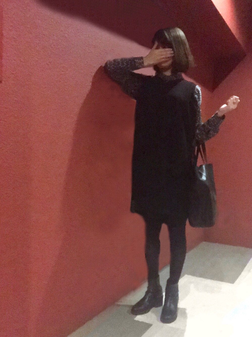 「黒、柄シャツ」｜「0039 ITALYのアイテム（シャツ/ブラウス、グリーン系）」を使った、ayamonさん（レディース・165cm）の冬コーディネートの1枚目の写真