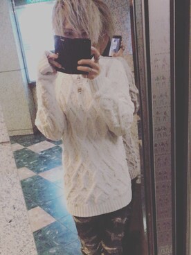 「FUGA（フーガ）のベロア生地ケーブルプルオーバーニットソー（ニット/セーター、ホワイト系）」を使った、夢咲 光さん（メンズ）の秋コーディネート